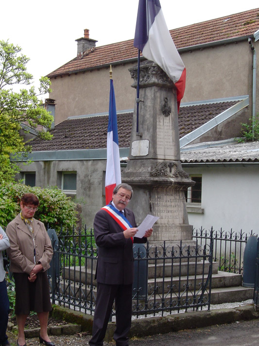 2009-la_commemoration_du_8_mai-2.jpg